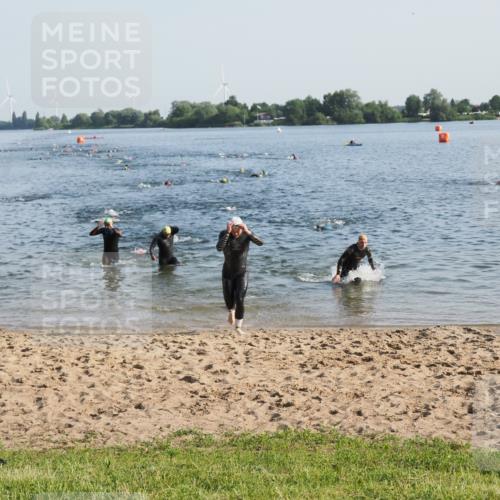 21.06.2025 - 27. Vierlanden-Triathlon MichiJ http://msf.ph/oto/7971924 15.06.2026 08:32:41 Schwimmen 14, 25, 26, 38, 87 meine-sportfotos.de