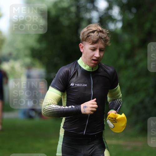 15.06.2025 - 7 Türme Triathlon Michael Strokosch http://msf.ph/oto/7971937 15.06.2025 13:02:24 Schwimmen 1083, 1118, 1173 meine-sportfotos.de