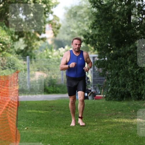 15.06.2025 - 7 Türme Triathlon Michael Strokosch http://msf.ph/oto/7971948 15.06.2025 13:02:26 Schwimmen 1083, 1118, 1173 meine-sportfotos.de