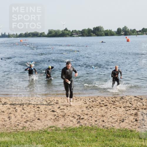 21.06.2025 - 27. Vierlanden-Triathlon MichiJ http://msf.ph/oto/7971959 15.06.2026 08:32:42 Schwimmen 25, 26, 38, 87 meine-sportfotos.de