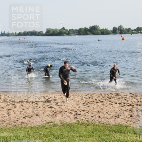 21.06.2025 - 27. Vierlanden-Triathlon MichiJ http://msf.ph/oto/7971964 15.06.2026 08:32:42 Schwimmen 25, 26, 38, 87 meine-sportfotos.de