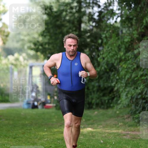 15.06.2025 - 7 Türme Triathlon Michael Strokosch http://msf.ph/oto/7971969 15.06.2025 13:02:28 Schwimmen 1083, 1118, 1173 meine-sportfotos.de