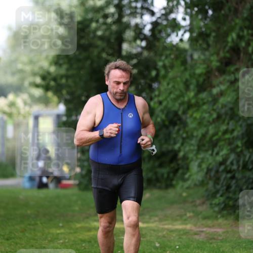 15.06.2025 - 7 Türme Triathlon Michael Strokosch http://msf.ph/oto/7971976 15.06.2025 13:02:28 Schwimmen 1083, 1118, 1173 meine-sportfotos.de