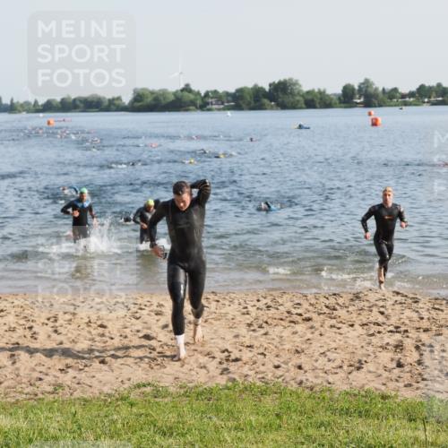 21.06.2025 - 27. Vierlanden-Triathlon MichiJ http://msf.ph/oto/7971985 15.06.2026 08:32:43 Schwimmen 25, 26, 38, 41, 87 meine-sportfotos.de