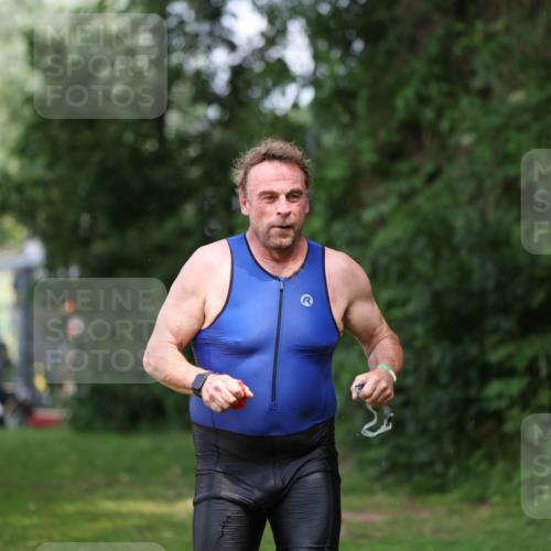 15.06.2025 - 7 Türme Triathlon Michael Strokosch http://msf.ph/oto/7971989 15.06.2025 13:02:29 Schwimmen 1083, 1118, 1173 meine-sportfotos.de