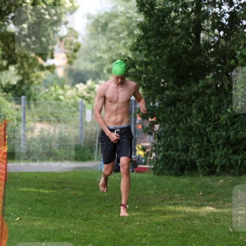 15.06.2025 - 7 Türme Triathlon Michael Strokosch http://msf.ph/oto/7971999 15.06.2025 13:02:37 Schwimmen 1083 meine-sportfotos.de