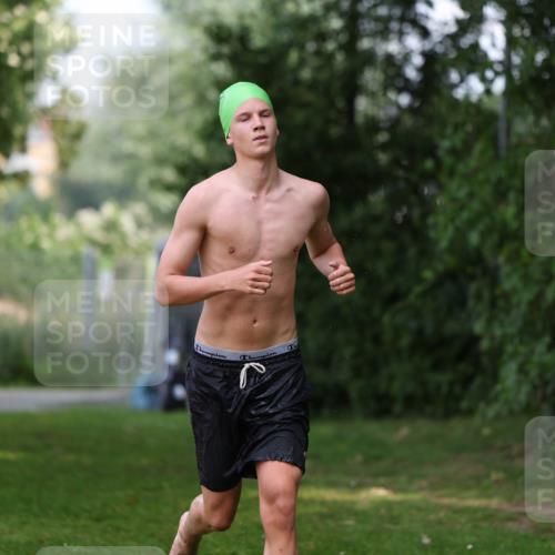 15.06.2025 - 7 Türme Triathlon Michael Strokosch http://msf.ph/oto/7972007 15.06.2025 13:02:39 Schwimmen 1083 meine-sportfotos.de