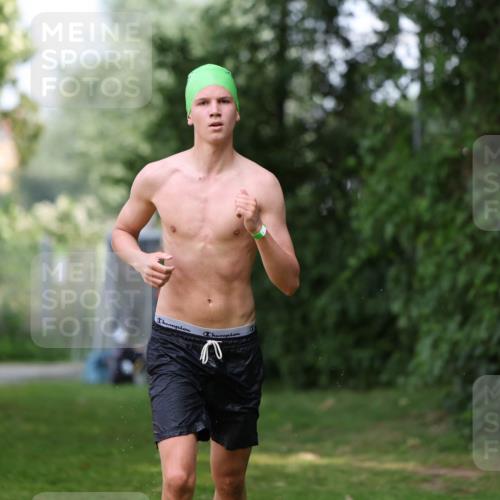 15.06.2025 - 7 Türme Triathlon Michael Strokosch http://msf.ph/oto/7972012 15.06.2025 13:02:39 Schwimmen 1083 meine-sportfotos.de