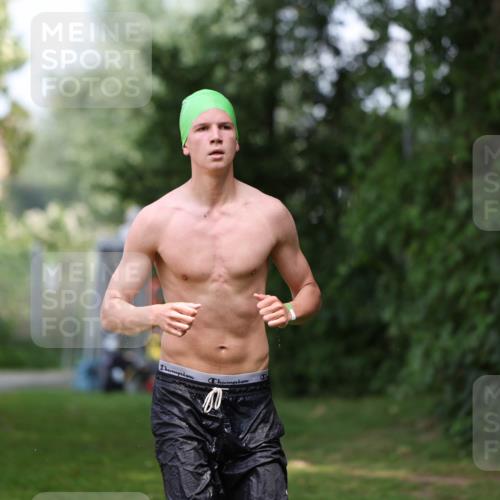 15.06.2025 - 7 Türme Triathlon Michael Strokosch http://msf.ph/oto/7972014 15.06.2025 13:02:40 Schwimmen 1083 meine-sportfotos.de