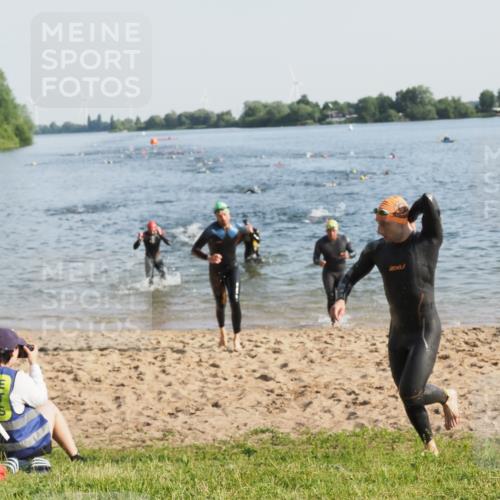 21.06.2025 - 27. Vierlanden-Triathlon MichiJ http://msf.ph/oto/7972026 15.06.2026 08:32:47 Schwimmen 8, 25, 38, 41, 60, 87 meine-sportfotos.de