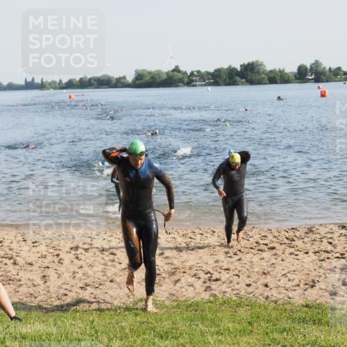 21.06.2025 - 27. Vierlanden-Triathlon MichiJ http://msf.ph/oto/7972045 15.06.2026 08:32:49 Schwimmen 8, 25, 38, 41, 60, 87 meine-sportfotos.de