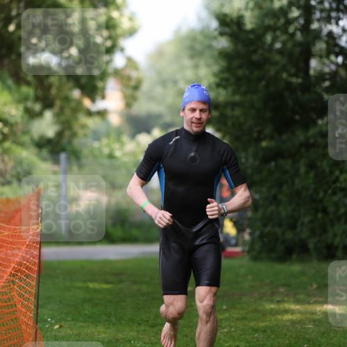 15.06.2025 - 7 Türme Triathlon Michael Strokosch http://msf.ph/oto/7972061 15.06.2025 13:03:31 Schwimmen 1078 meine-sportfotos.de