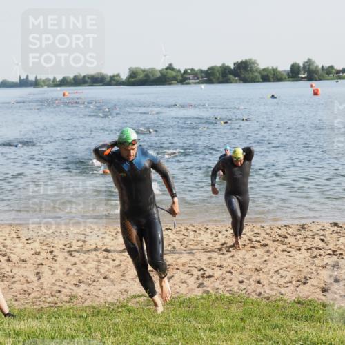 21.06.2025 - 27. Vierlanden-Triathlon MichiJ http://msf.ph/oto/7972064 15.06.2026 08:32:49 Schwimmen 8, 25, 38, 41, 60, 87 meine-sportfotos.de