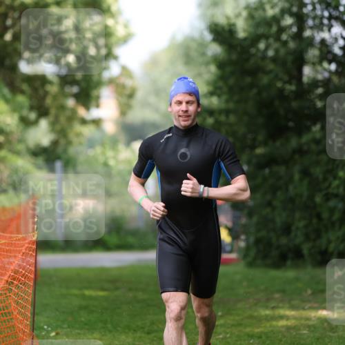15.06.2025 - 7 Türme Triathlon Michael Strokosch http://msf.ph/oto/7972067 15.06.2025 13:03:32 Schwimmen 1078 meine-sportfotos.de