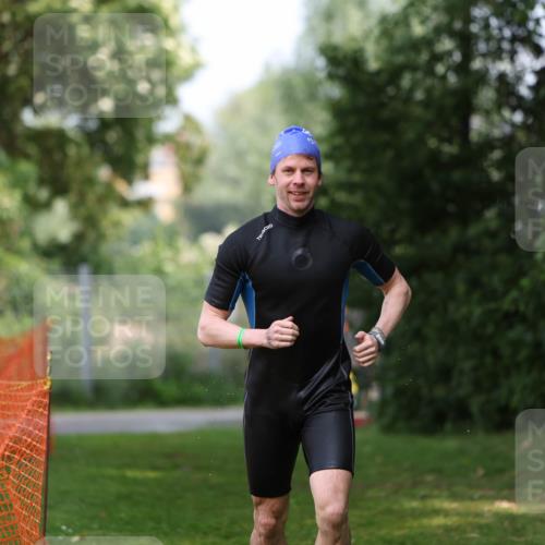 15.06.2025 - 7 Türme Triathlon Michael Strokosch http://msf.ph/oto/7972071 15.06.2025 13:03:32 Schwimmen 1078 meine-sportfotos.de