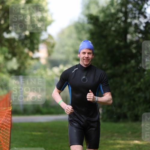 15.06.2025 - 7 Türme Triathlon Michael Strokosch http://msf.ph/oto/7972075 15.06.2025 13:03:32 Schwimmen 1078 meine-sportfotos.de