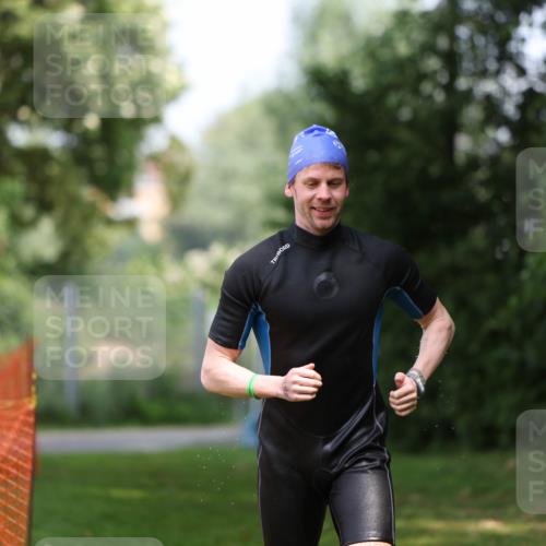 15.06.2025 - 7 Türme Triathlon Michael Strokosch http://msf.ph/oto/7972083 15.06.2025 13:03:32 Schwimmen 1078 meine-sportfotos.de