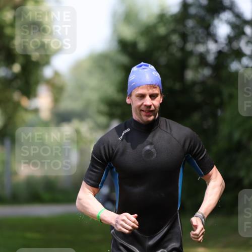 15.06.2025 - 7 Türme Triathlon Michael Strokosch http://msf.ph/oto/7972095 15.06.2025 13:03:33 Schwimmen 1078 meine-sportfotos.de