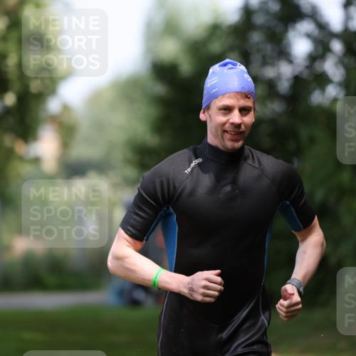 15.06.2025 - 7 Türme Triathlon Michael Strokosch http://msf.ph/oto/7972098 15.06.2025 13:03:33 Schwimmen 1078 meine-sportfotos.de