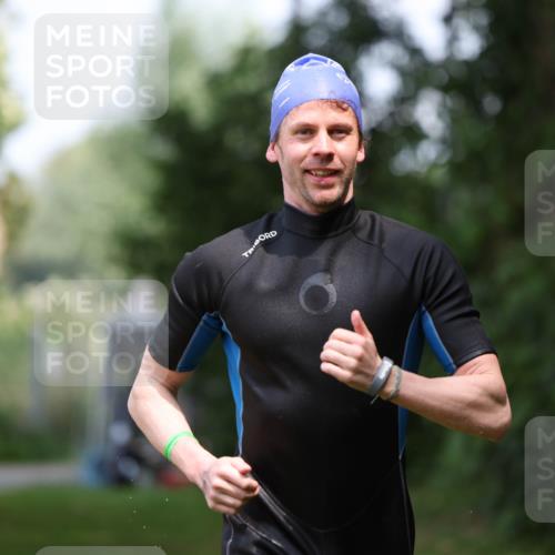 15.06.2025 - 7 Türme Triathlon Michael Strokosch http://msf.ph/oto/7972100 15.06.2025 13:03:34 Schwimmen 1078 meine-sportfotos.de