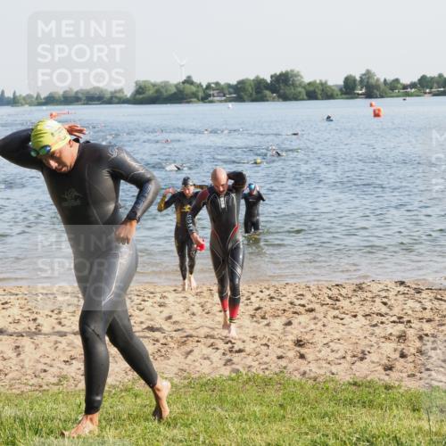 21.06.2025 - 27. Vierlanden-Triathlon MichiJ http://msf.ph/oto/7972112 15.06.2026 08:32:52 Schwimmen 8, 25, 41, 60, 87 meine-sportfotos.de