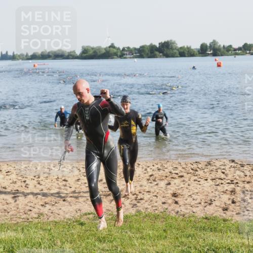 21.06.2025 - 27. Vierlanden-Triathlon MichiJ http://msf.ph/oto/7972146 15.06.2026 08:32:54 Schwimmen 8, 41, 60, 87, 234 meine-sportfotos.de