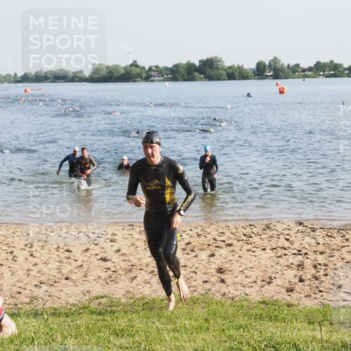 21.06.2025 - 27. Vierlanden-Triathlon MichiJ http://msf.ph/oto/7972159 15.06.2026 08:32:55 Schwimmen 8, 41, 60, 87, 185, 234 meine-sportfotos.de