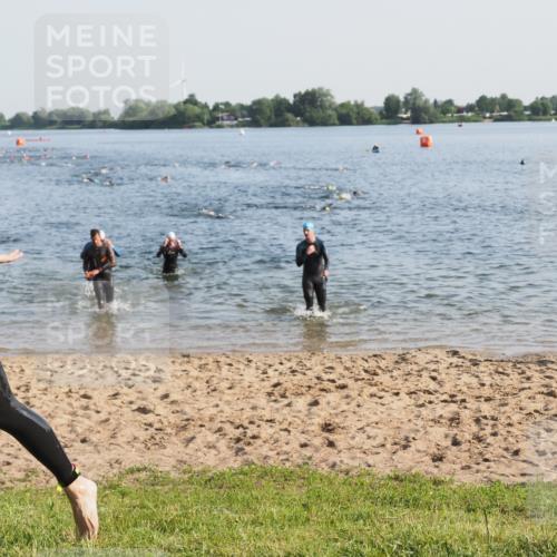 21.06.2025 - 27. Vierlanden-Triathlon MichiJ http://msf.ph/oto/7972177 15.06.2026 08:32:56 Schwimmen 8, 41, 60, 87, 185, 234 meine-sportfotos.de