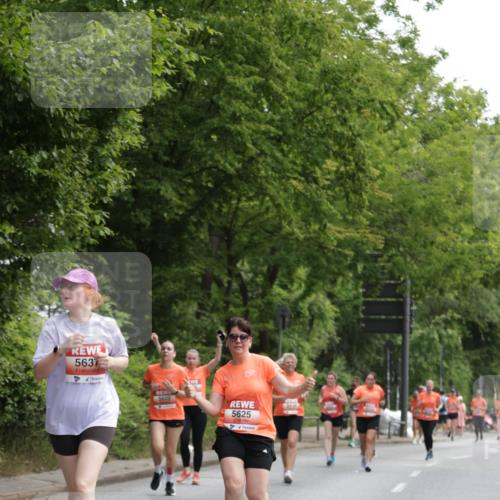15.06.2025 - REWE Women's Run Jannik Wohlers http://msf.ph/oto/7972181 15.06.2025 10:06:50 Laufen 5637, 5625 meine-sportfotos.de