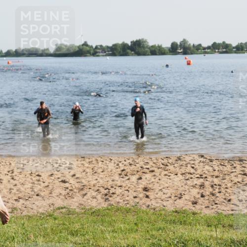21.06.2025 - 27. Vierlanden-Triathlon MichiJ http://msf.ph/oto/7972183 15.06.2026 08:32:56 Schwimmen 8, 41, 60, 87, 185, 234 meine-sportfotos.de
