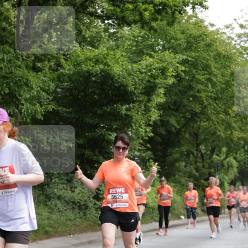 15.06.2025 - REWE Women's Run Jannik Wohlers http://msf.ph/oto/7972205 15.06.2025 10:06:52 Laufen 5625 meine-sportfotos.de
