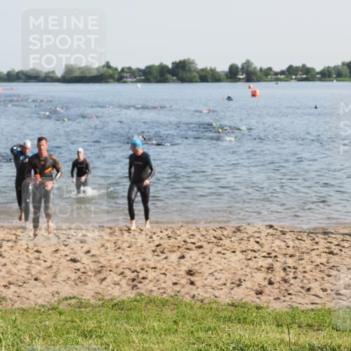 21.06.2025 - 27. Vierlanden-Triathlon MichiJ http://msf.ph/oto/7972220 15.06.2026 08:33:00 Schwimmen 8, 15, 36, 60, 185, 234 meine-sportfotos.de