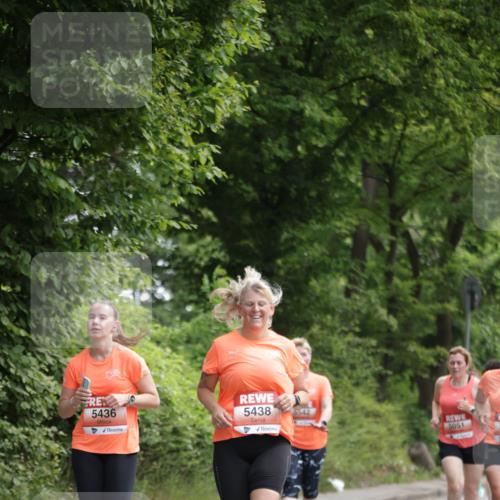 15.06.2025 - REWE Women's Run Jannik Wohlers http://msf.ph/oto/7972265 15.06.2025 10:06:54 Laufen 5436, 5438 meine-sportfotos.de