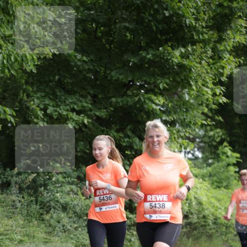 15.06.2025 - REWE Women's Run Jannik Wohlers http://msf.ph/oto/7972306 15.06.2025 10:06:55 Laufen 5436, 5438, 554 meine-sportfotos.de