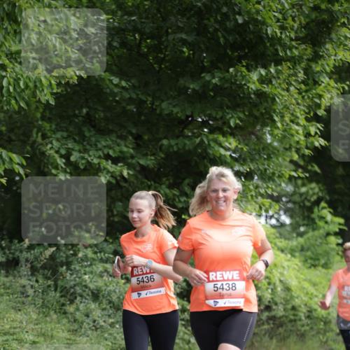 15.06.2025 - REWE Women's Run Jannik Wohlers http://msf.ph/oto/7972311 15.06.2025 10:06:55 Laufen 5436, 5438 meine-sportfotos.de