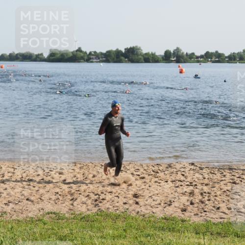 21.06.2025 - 27. Vierlanden-Triathlon MichiJ http://msf.ph/oto/7972318 15.06.2026 08:33:15 Schwimmen 15, 61 meine-sportfotos.de