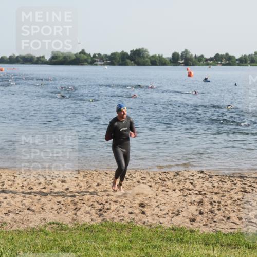 21.06.2025 - 27. Vierlanden-Triathlon MichiJ http://msf.ph/oto/7972322 15.06.2026 08:33:16 Schwimmen 61 meine-sportfotos.de
