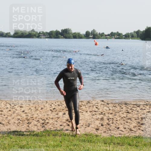 21.06.2025 - 27. Vierlanden-Triathlon MichiJ http://msf.ph/oto/7972350 15.06.2026 08:33:17 Schwimmen 61 meine-sportfotos.de