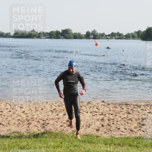 21.06.2025 - 27. Vierlanden-Triathlon MichiJ http://msf.ph/oto/7972354 15.06.2026 08:33:17 Schwimmen 61 meine-sportfotos.de