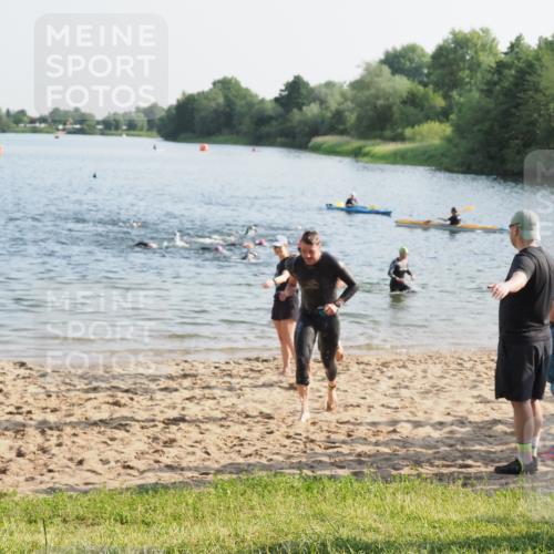21.06.2025 - 27. Vierlanden-Triathlon MichiJ http://msf.ph/oto/7972384 15.06.2026 08:34:00 Schwimmen 49, 78 meine-sportfotos.de