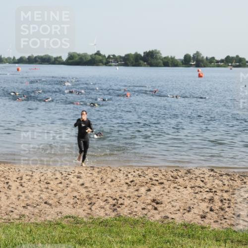 21.06.2025 - 27. Vierlanden-Triathlon MichiJ http://msf.ph/oto/7972418 15.06.2026 08:34:21 Schwimmen 20 meine-sportfotos.de