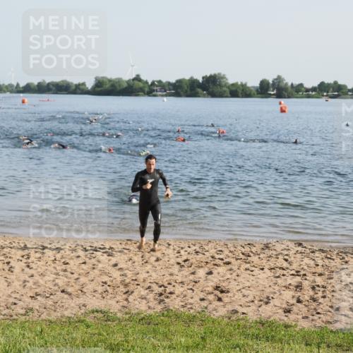 21.06.2025 - 27. Vierlanden-Triathlon MichiJ http://msf.ph/oto/7972450 15.06.2026 08:34:22 Schwimmen 20 meine-sportfotos.de