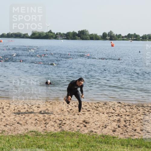 21.06.2025 - 27. Vierlanden-Triathlon MichiJ http://msf.ph/oto/7972475 15.06.2026 08:34:23 Schwimmen 20 meine-sportfotos.de