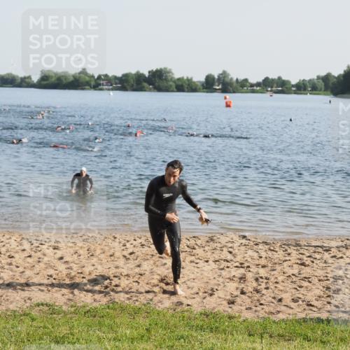 21.06.2025 - 27. Vierlanden-Triathlon MichiJ http://msf.ph/oto/7972485 15.06.2026 08:34:24 Schwimmen 20 meine-sportfotos.de