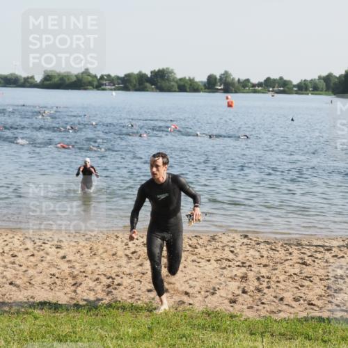 21.06.2025 - 27. Vierlanden-Triathlon MichiJ http://msf.ph/oto/7972498 15.06.2026 08:34:24 Schwimmen 20 meine-sportfotos.de