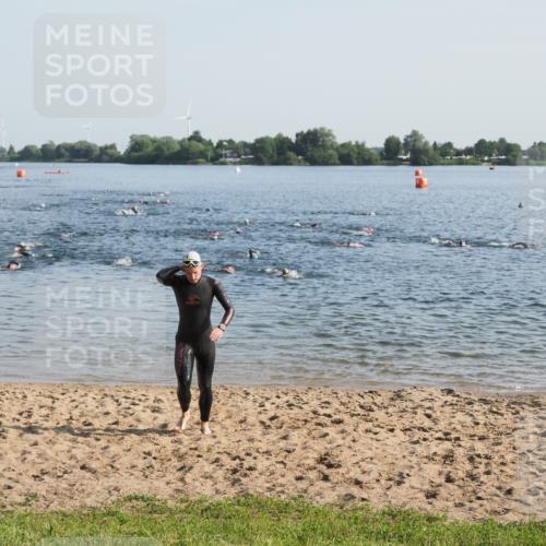 21.06.2025 - 27. Vierlanden-Triathlon MichiJ http://msf.ph/oto/7972525 15.06.2026 08:34:31 Schwimmen 20, 88 meine-sportfotos.de