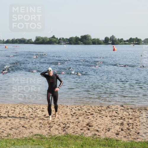 21.06.2025 - 27. Vierlanden-Triathlon MichiJ http://msf.ph/oto/7972529 15.06.2026 08:34:32 Schwimmen 20, 88 meine-sportfotos.de