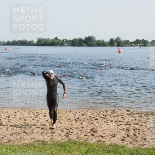 21.06.2025 - 27. Vierlanden-Triathlon MichiJ http://msf.ph/oto/7972542 15.06.2026 08:34:32 Schwimmen 20, 88 meine-sportfotos.de