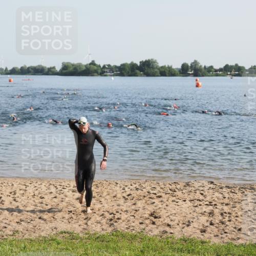21.06.2025 - 27. Vierlanden-Triathlon MichiJ http://msf.ph/oto/7972547 15.06.2026 08:34:32 Schwimmen 20, 88 meine-sportfotos.de