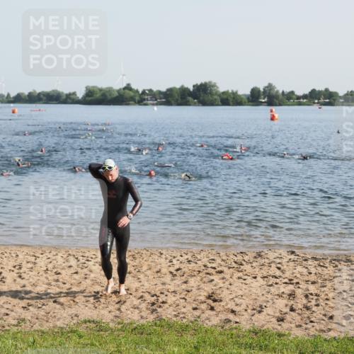 21.06.2025 - 27. Vierlanden-Triathlon MichiJ http://msf.ph/oto/7972552 15.06.2026 08:34:32 Schwimmen 20, 88 meine-sportfotos.de